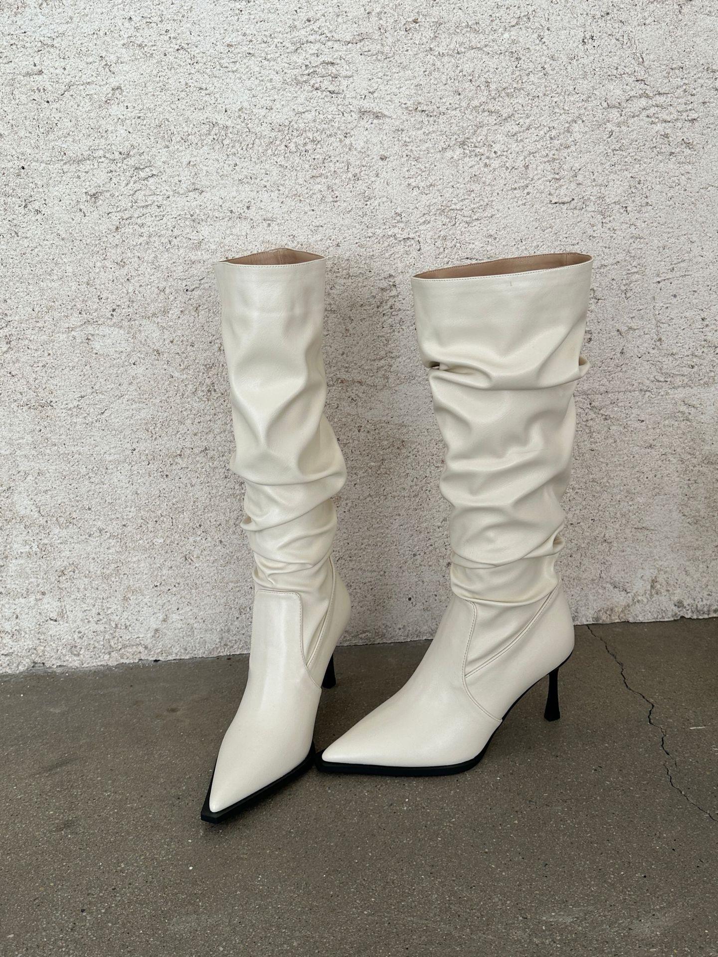 2024 Herbst Winter neue spitze, plissierte Lederstiefel mit hohen Absätzen und Ärmeln, die für Frauen schlanker aussehen sollen_voghion.com