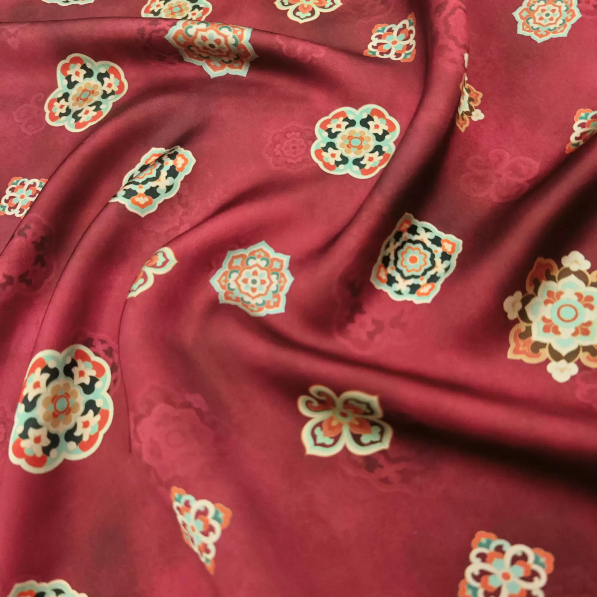 新中式全人丝皮子缎红云纱垂感面料 汉服外套设计师合作款