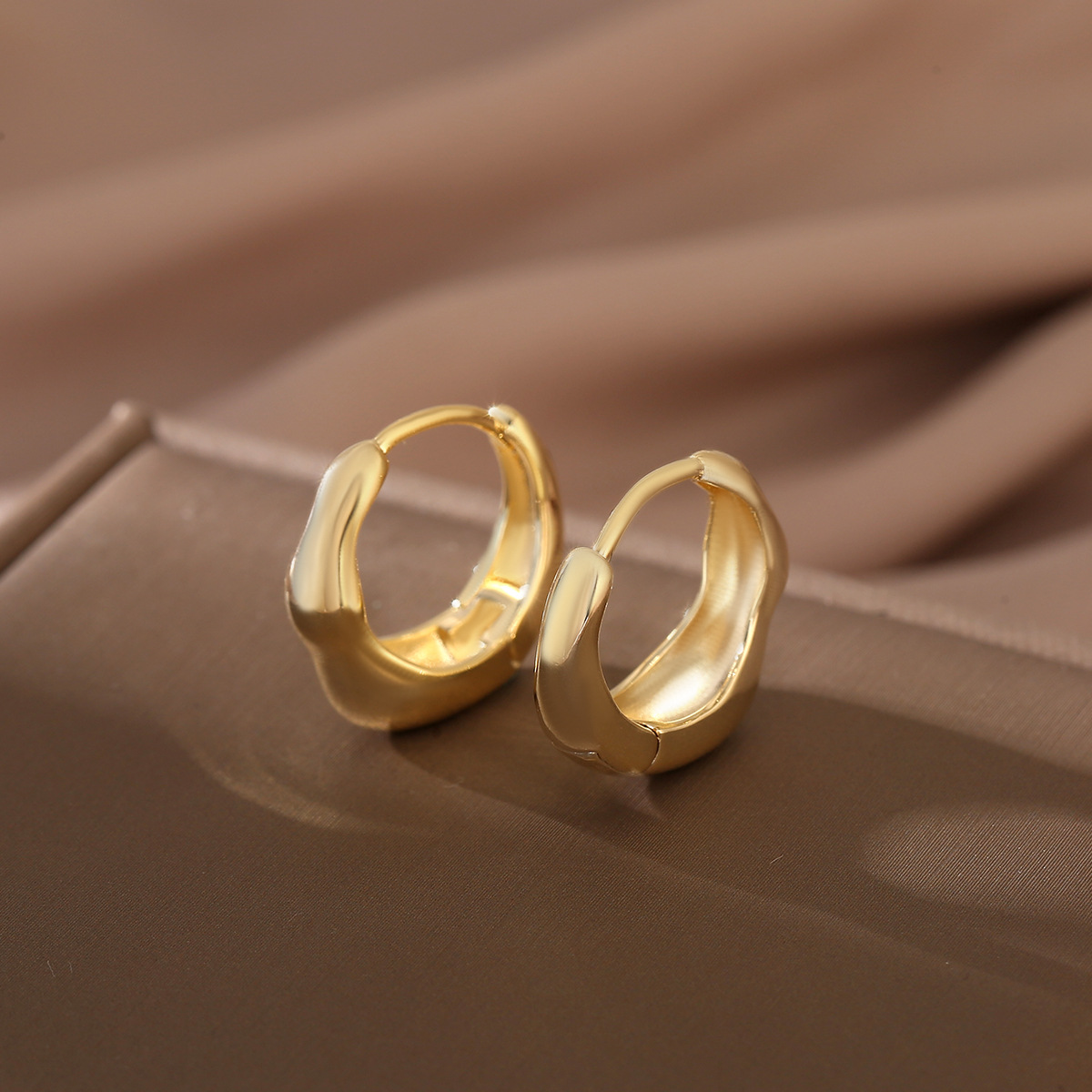 brand minimalistic glossy earrings