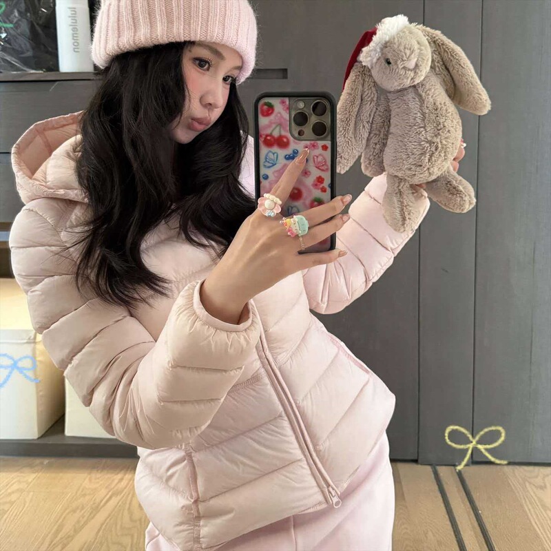 90% white duck down hooded puffer jacket for women, short style, waist-cinching, slimming, and figure-flattering, 2026 new model
