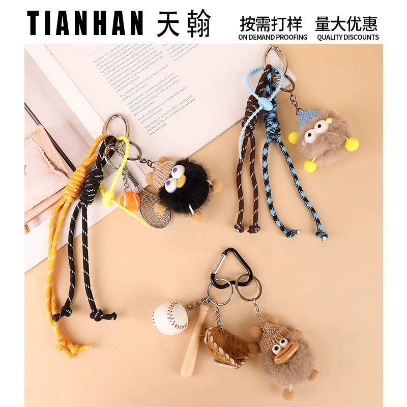 Ключодержа́тель (TIANHAN) помпон из искусственного камелика, подвеска-колбаска с мордочкой с большими глазами в виде дога, плетеная веревка 16 см