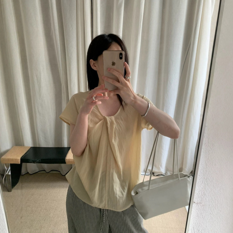 Zhijian Elegant V-Neck Pleated Design Blouse, New Summer Style, High-End Niche Women's Clothing Wholesale 83796