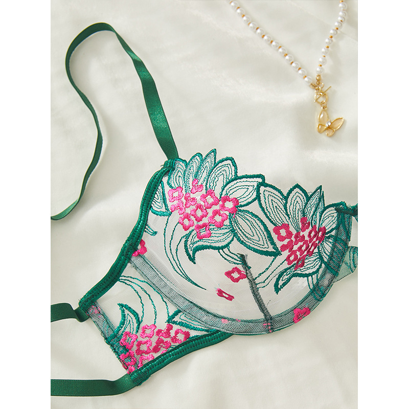 Completo intimo donna in pizzo reggiseno e slip sexy_voghion.com