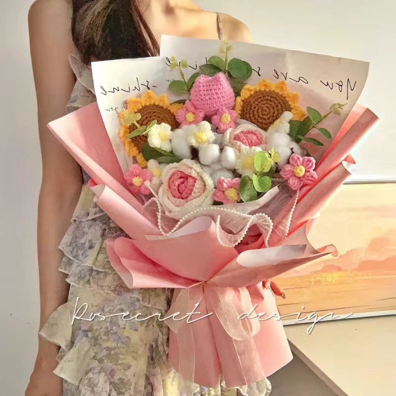 Día de San Valentín para enviar a las niñas ramos tejidos a mano