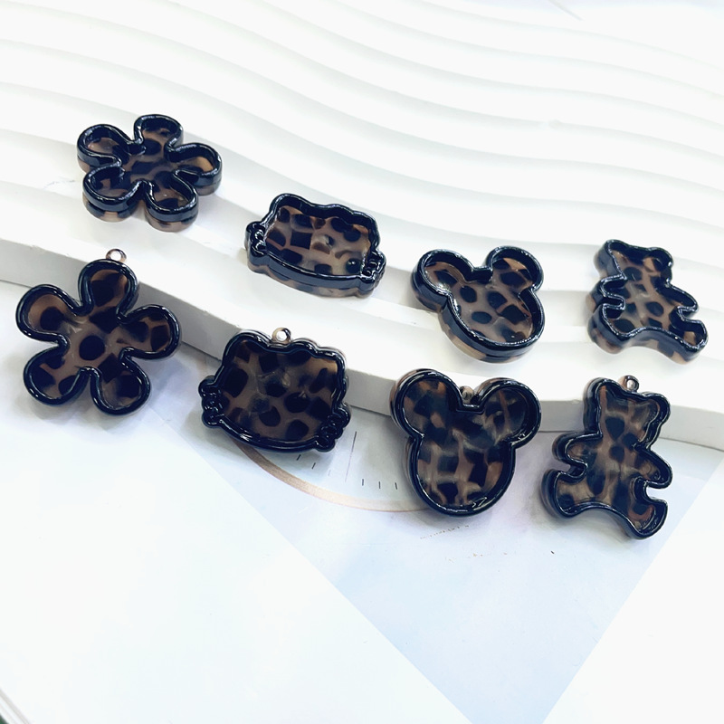 Small design cartoon hair accessory