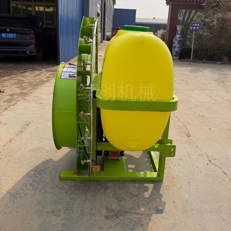 Máquina de pulverización de aire de huerto pulverizador pulverizador tractor pulverizador trasero pulverización de alta presión de árboles frutales de tracción de tres ruedas