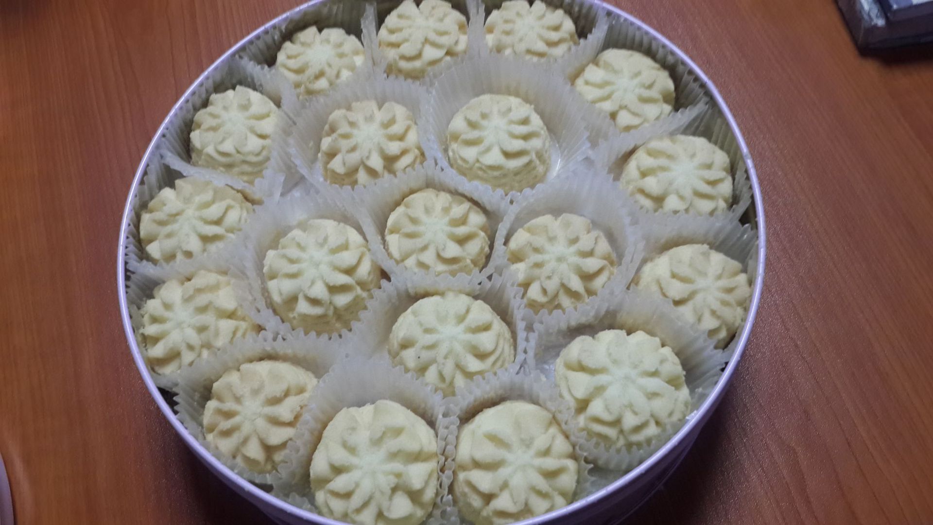 厂家直供食品级半透明防油纸圆形小号糕点纸杯曲奇饼纸杯面包纸杯