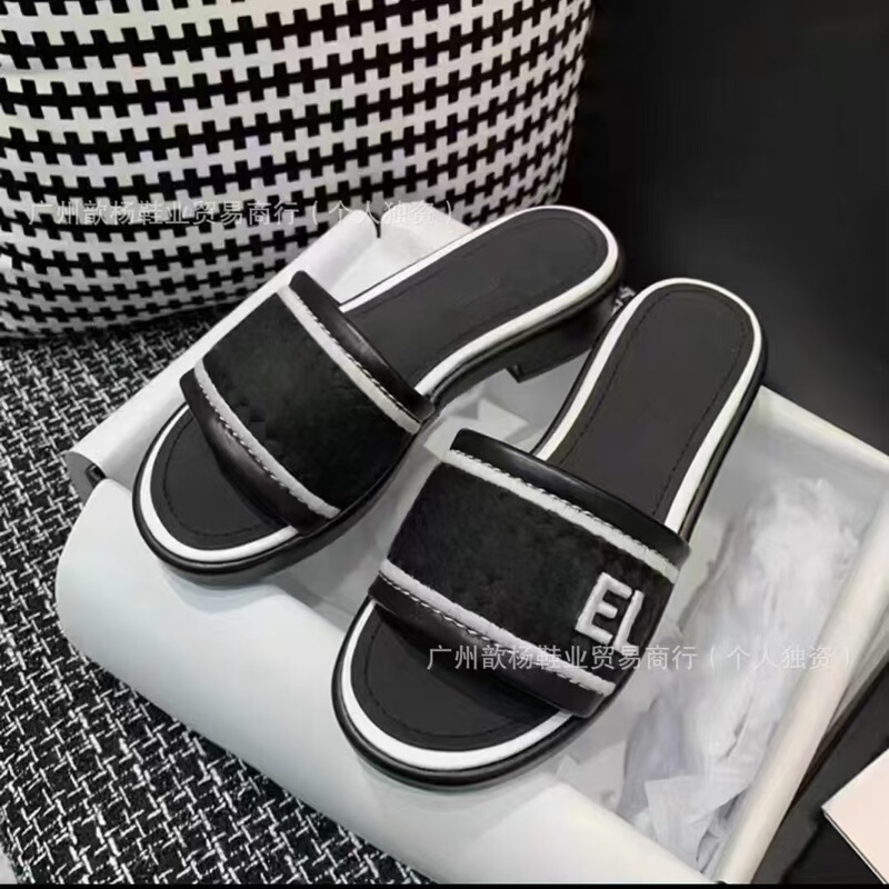 2026 Woven Chanel-Style Runway Wooden-Soled Slippers for Women, New Summer Fashion Versatile Letter-Embroidered Thick-Soled Sandals