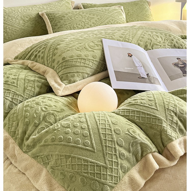 Cama de seda de leche tallada cuatro piezas de coral sábanas de cama de tres piezas de nuevo otoño y invierno engrosado y cálido