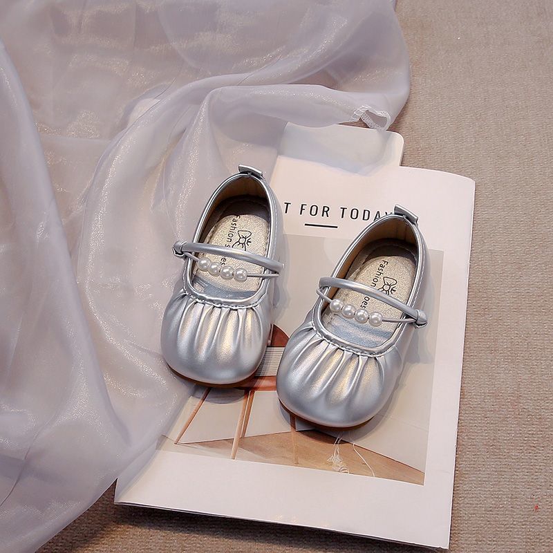 실버 밑창이 더욱 편안함을 위해 업그레이드되었습니다.