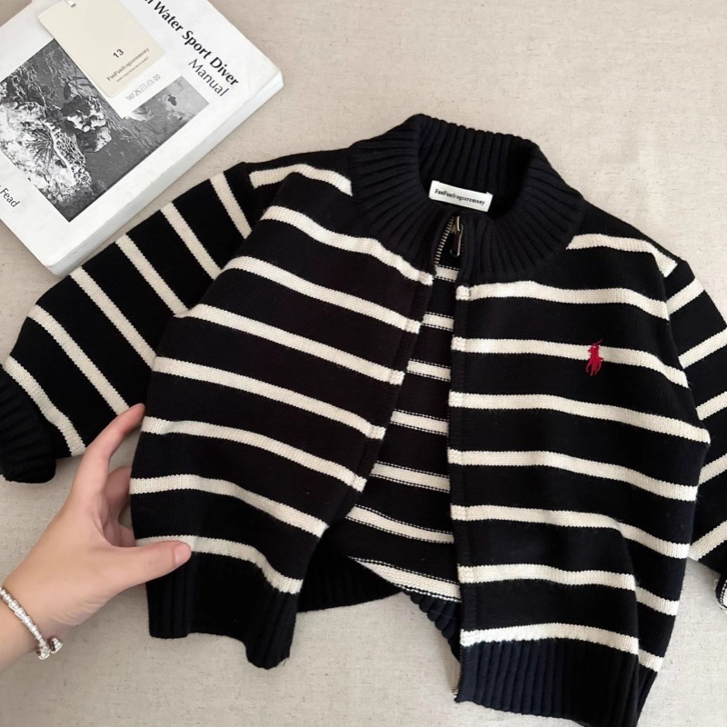 Demi-season sweater
