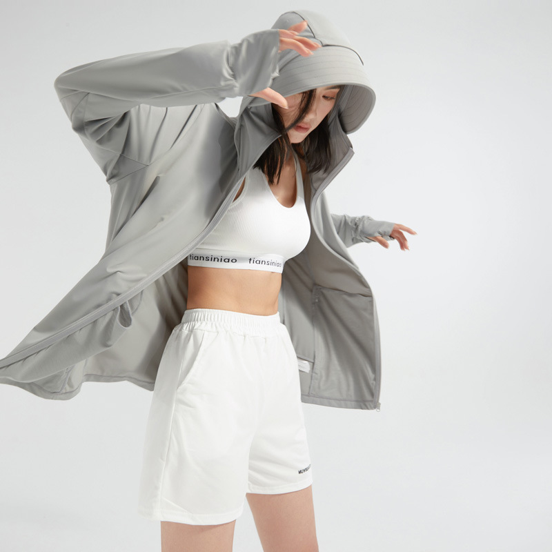 カンナの下のレモンの日焼け止めの服の女性は帽子の軒のもとの糸の冷たい感を取り外して紫外線の長袖の日焼け止めの騎乗服を防ぎます。