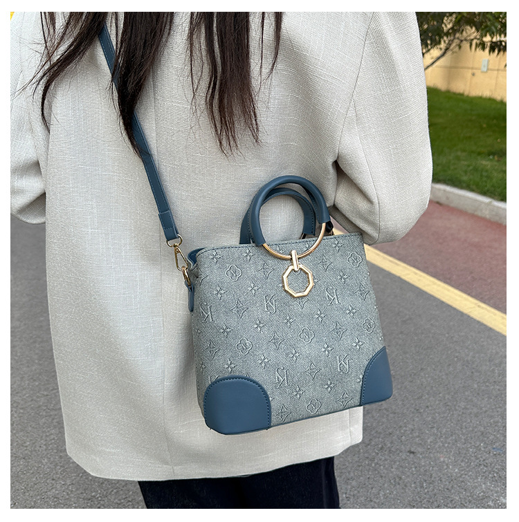 1029g Weight Polyester Lining Material Zipper Closure Type Single Shoulder Strap Strap Type Crossbody Bag Bags Type Casual, Daily, Shopping Occasion Pu Leather Material Letter Pattern All Seasons Season Women's Gender Classic Style Style Bucket Shape Women's Pu Leather Letter Classic Style Bucket Zipper Crossbody Bag 19
