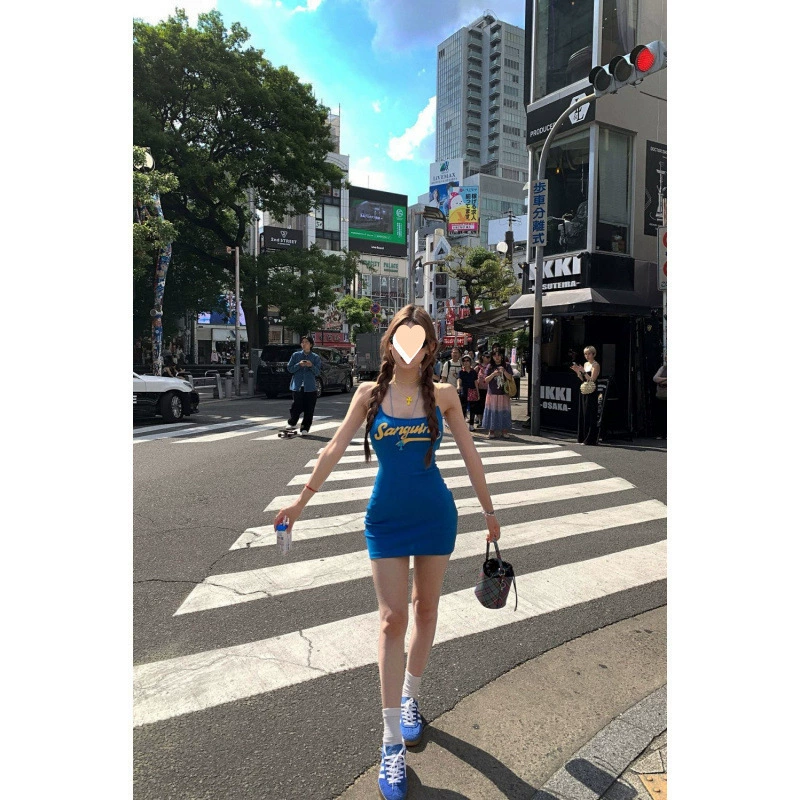 Весеннее платье-миди в ретро стиле с принтом, на бретелях, с мягкими чашками, утягивающее, А-силуэта, короткое, для девушек, весна 2025 года.