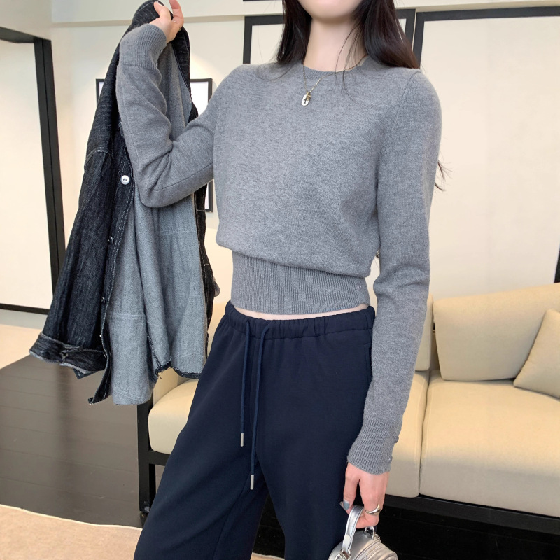 Elegant Gray Inner-Wear Waist-Cinching Sweater, Round-Neck Knitted Base Shirt for Women, New Autumn and Winter Slim-Fit Short Top