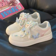 外国貿易キャンパス風冬にベルベット保温厚い底の白い靴の女性の新しい蝶のアクセサリーはカジュアルな綿の靴に合わせている