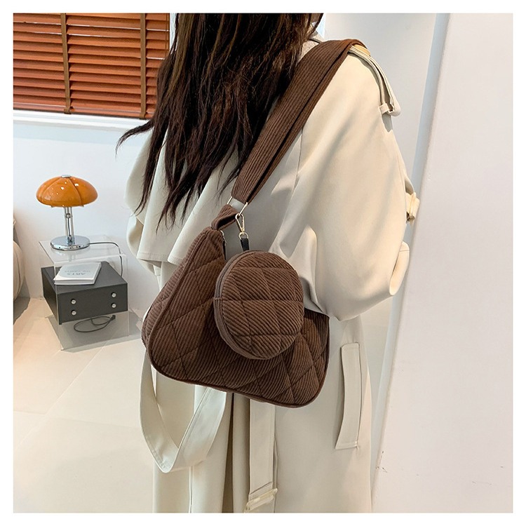 Nieuwe trendy modieuze donzen nylon canvas tas voor dames, veelzijdige en casual crossbody-knoedeltas met één schouder_voghion.com