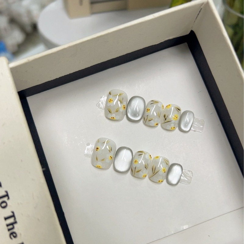 Spring and Summer Hand-Painted Daisy Flowers Simple and Gentle Nail Patches Finished Nail Patches Wearable Nail Patches