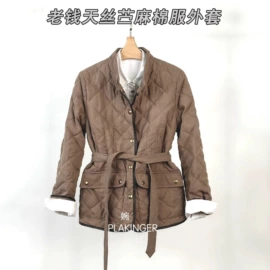 女式毛呢外套;女式衬衫;半身裙