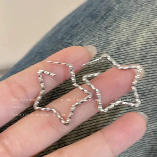 Silver Hollow Star Large Earrings Showing Face, New Style Earrings, Niche Temperament Design, High-End Versatile Earrings