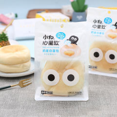 白い心の中の柔らかいミルクの皮の白いパンのケーキのネットの赤い朝食のカードの仕達のサンドイッチのトーストのレジャーの間食の90g袋