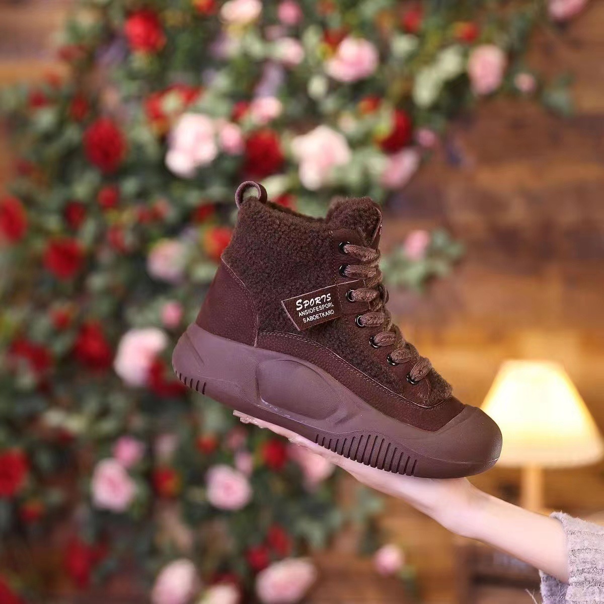 Botas Martin engrosadas con terciopelo con suela gruesa 2023 otoño e invierno botas cálidas de algodón de lana de cordero botas de lana cortas antideslizantes