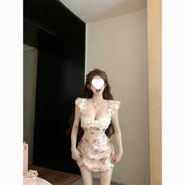 蕾丝拼接v领碎花连衣裙女2025夏季新款纯欲短裙收腰显瘦辣妹a字裙