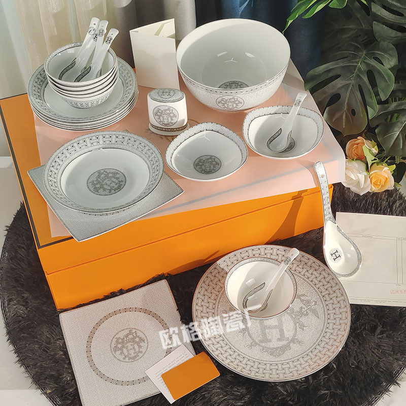 Cross-border retro dishes suit household 26 pieces of high goods gray horse-drawn car bone china tableware suit plate bowl high-grade feeling Cross-border retro dishes suit household 26 pieces of high goods gray horse-drawn car bone china tableware suit plate bowl high-grade feeling