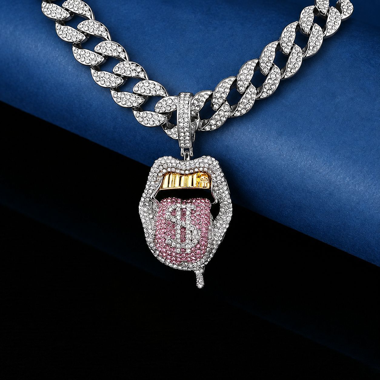 Personalidad hip-hop rap tridimensional aleación de rap collar colgante de lengua de diamante completo accesorios de moda hip-hop europeos y americanos transfronterizos
