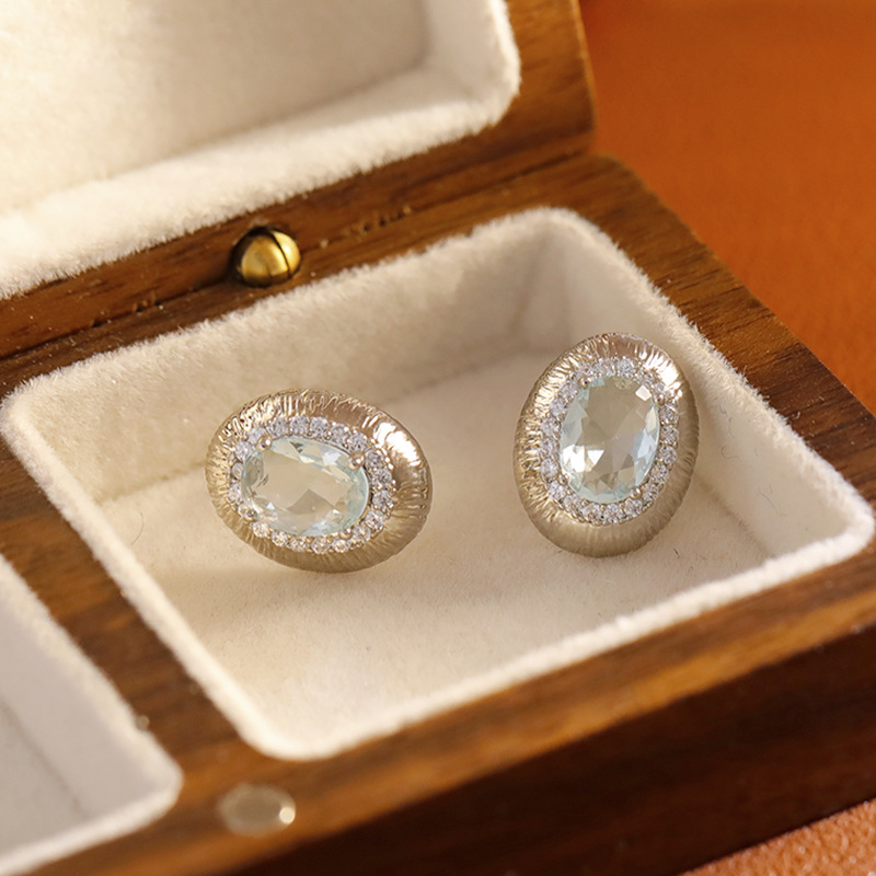 Retro elegant geometric earrings with zircon