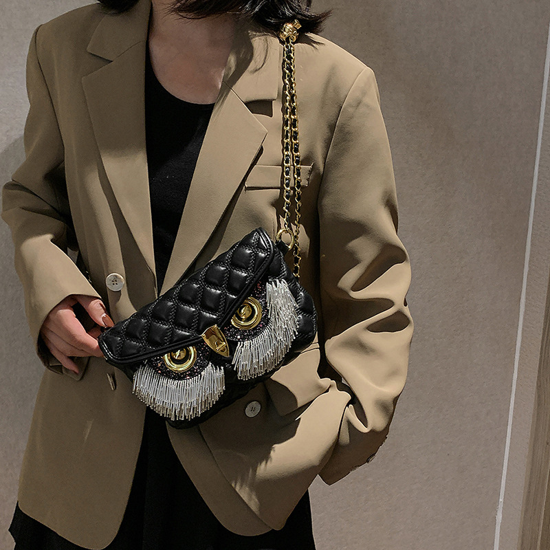 Syksyn ja talven uusi tekstuuri, raskaan teollisuuden muotoilu, trendikäs monikäyttöinen ketjulla varustettu tupsupöllö, naisten yksiolkainen olkalaukku_voghion.com