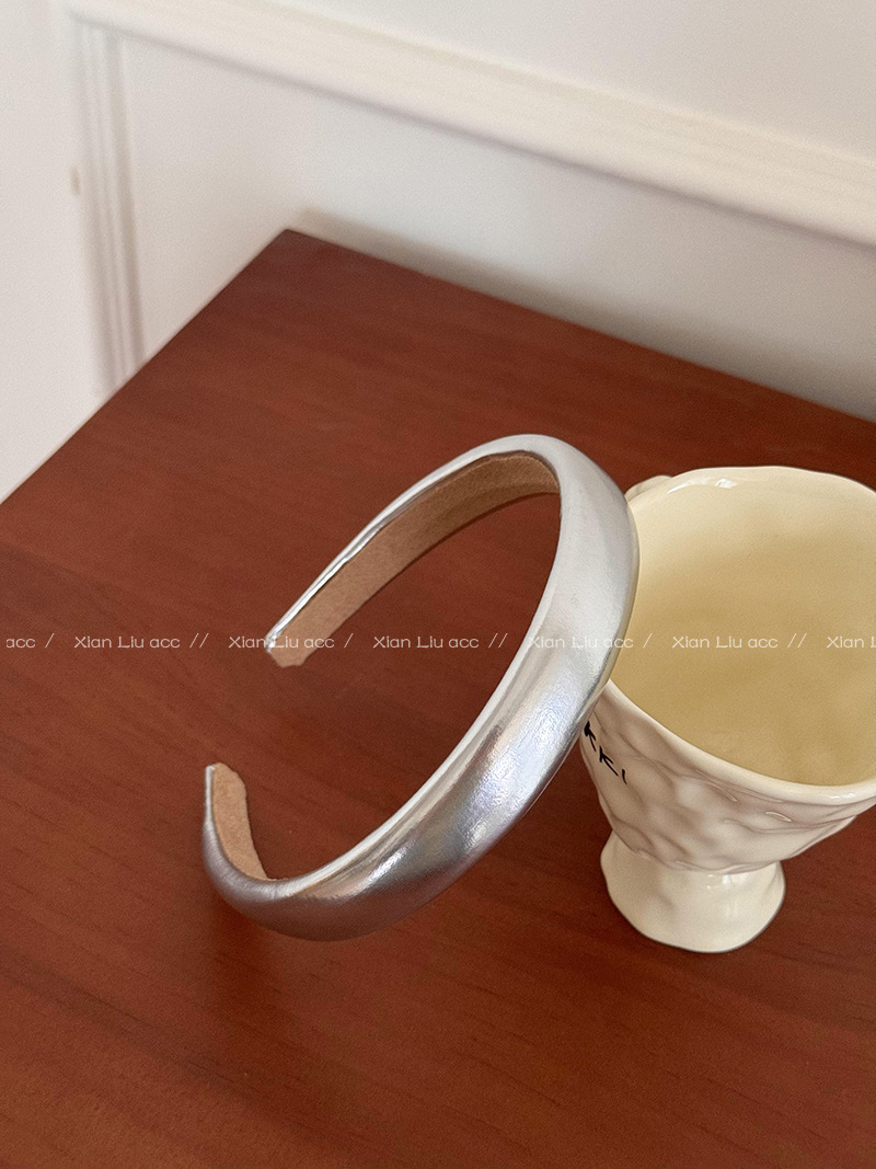 Simple corteza plateada cabello de verano 2024 nuevo agujero de cabeza de alta calidad fuera de la presión de cabello de aire perilla de cabello