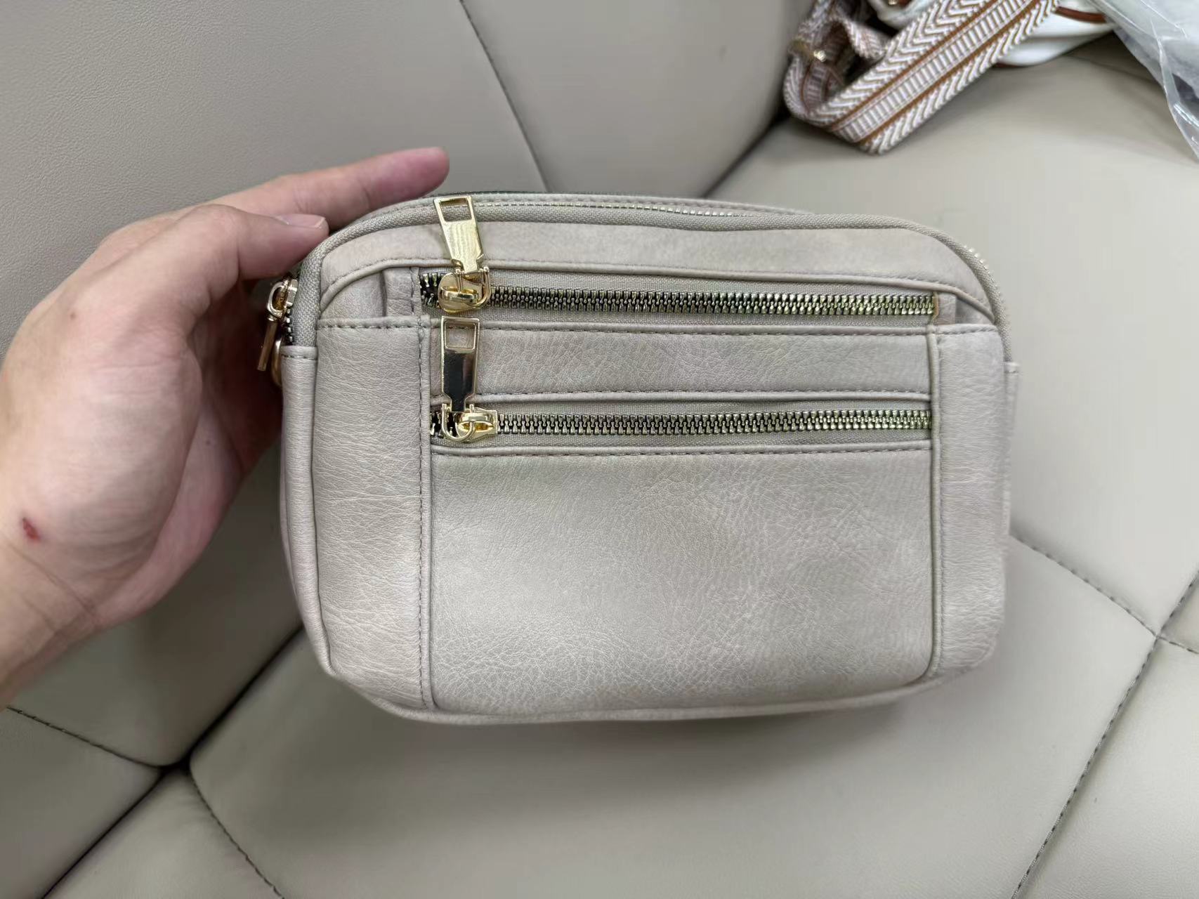 Women's Small Pu Leather Cow Pattern Color Block Plaid Classic Style Square Zipper Crossbody Bag display picture 4