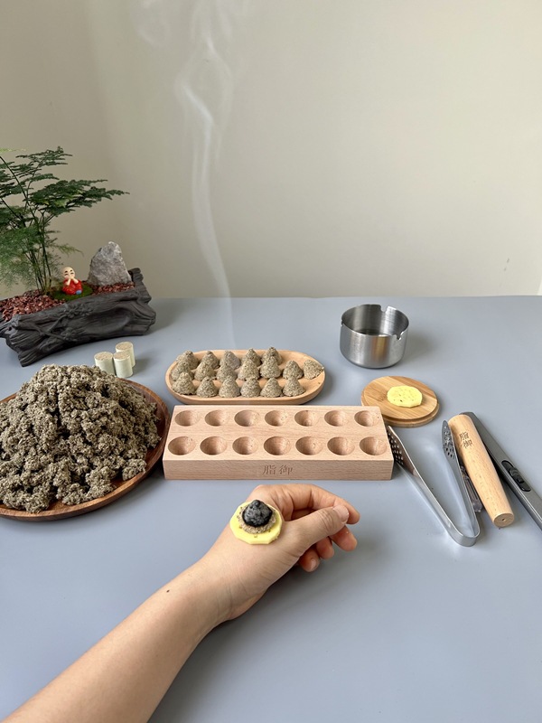 Tutun minorasi, zanjabil bo'lagi, moxibustion, o'z-o'zidan tayyorlangan qolip, presslangan moxibustion, ajratilgan moxa juni, moxa hosil bo'lishi, moxa teskari oqimi, ustunli konus, kindik