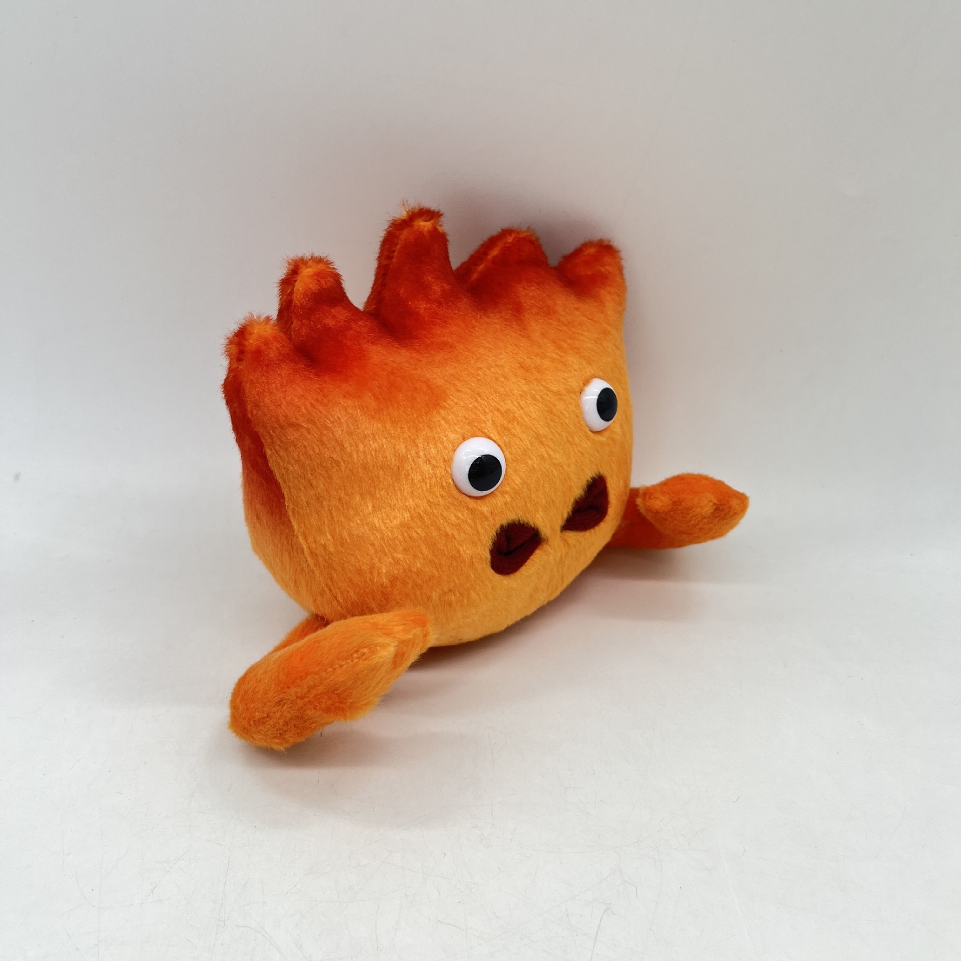 봉제 인형 인형을 둘러싼 국경 간 새로운 CALCIFER 플러시 불꽃 인형 애니메이션