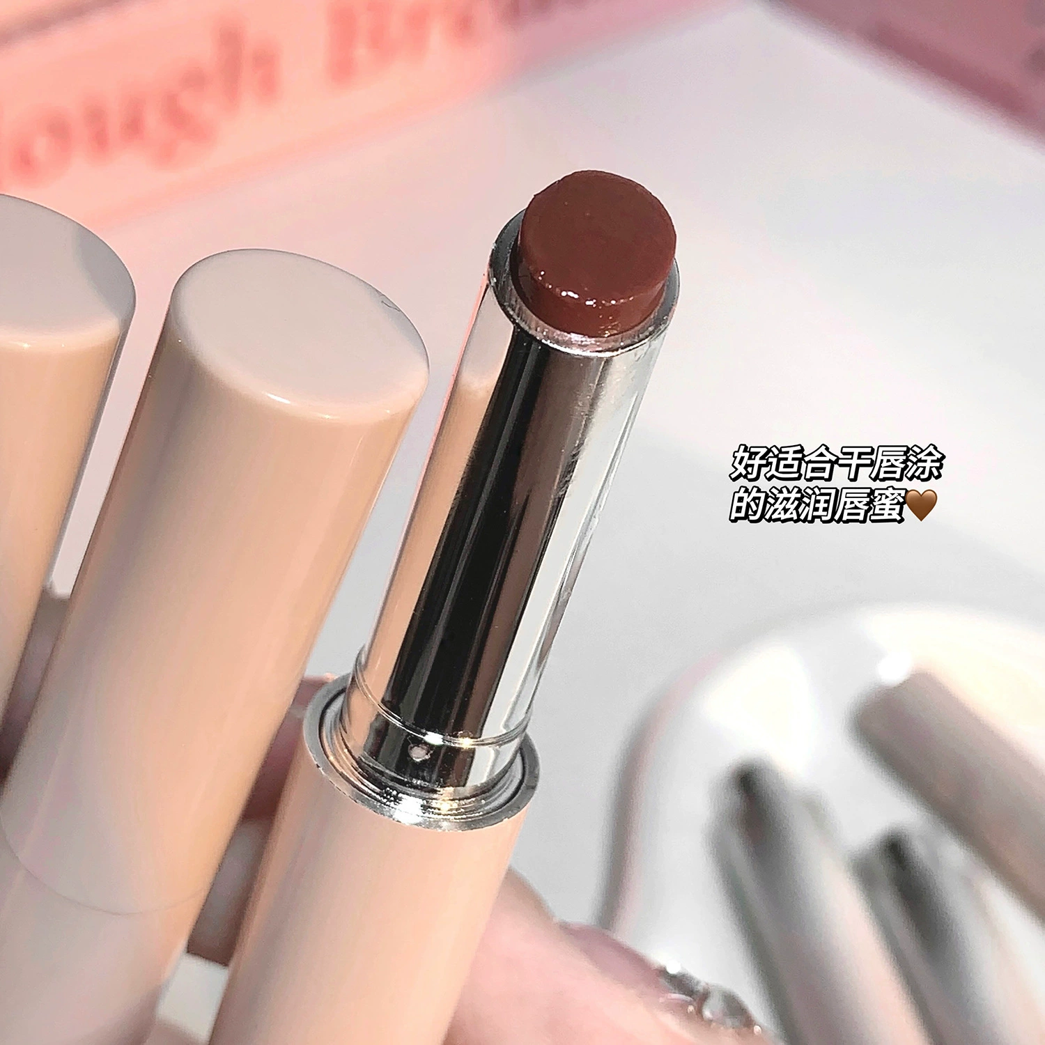 Moisturizing lip gloss, lipstick, with little bears, intense hydration