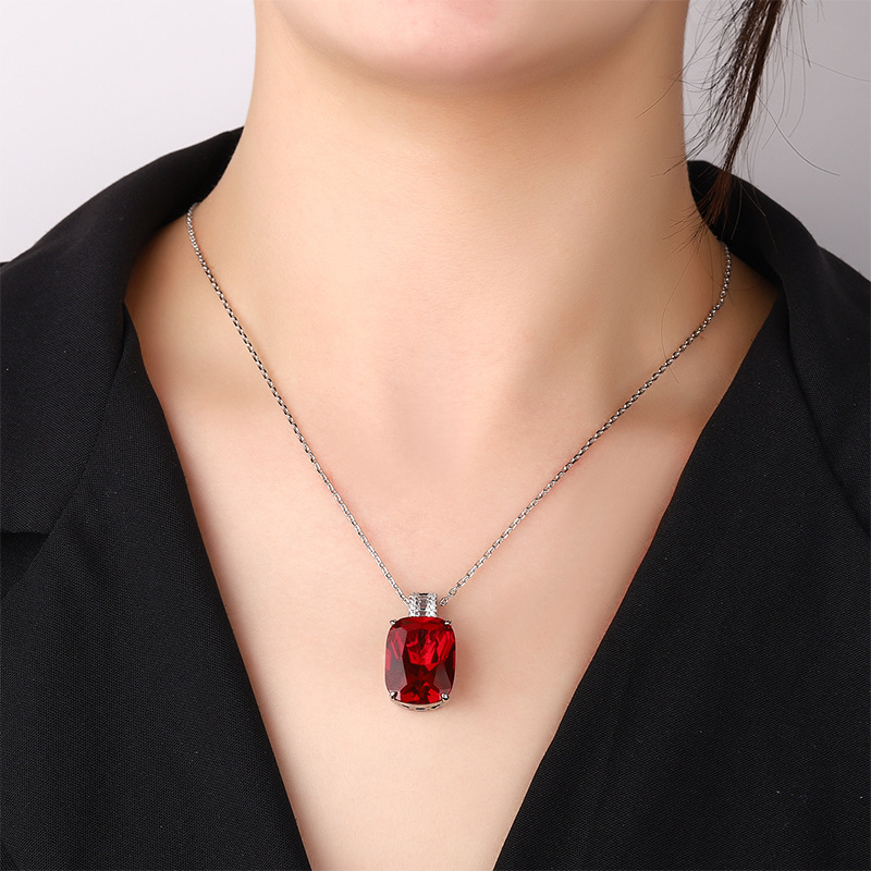 2024 nuevo estilo Zhuang Shengsheng joyería simulación Caibao corindón simple y exquisito collar colgante piedra principal 15*20