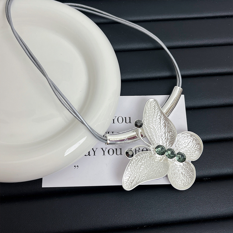 Simple Style Butterfly Alloy Wholesale Pendant Necklace display picture 4