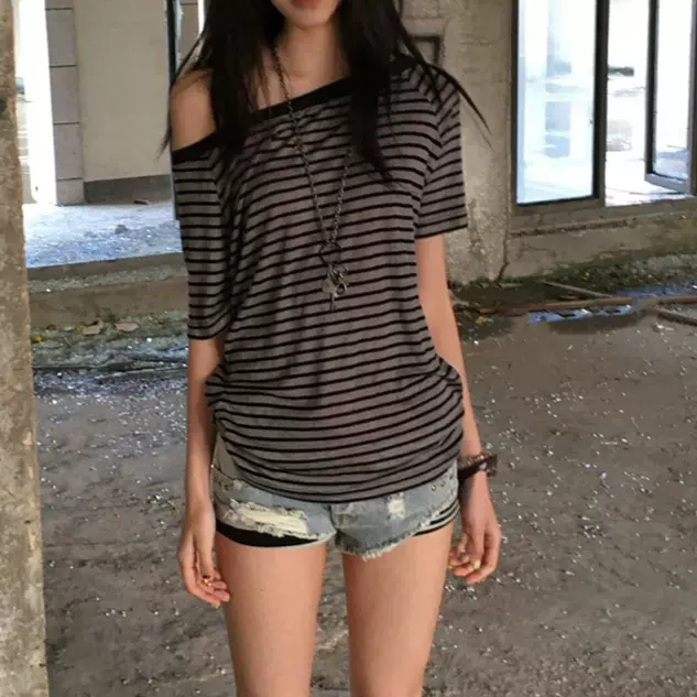 批发斜领露肩条纹大码短袖T恤女夏季辣妹宽松显瘦半袖设计感上衣