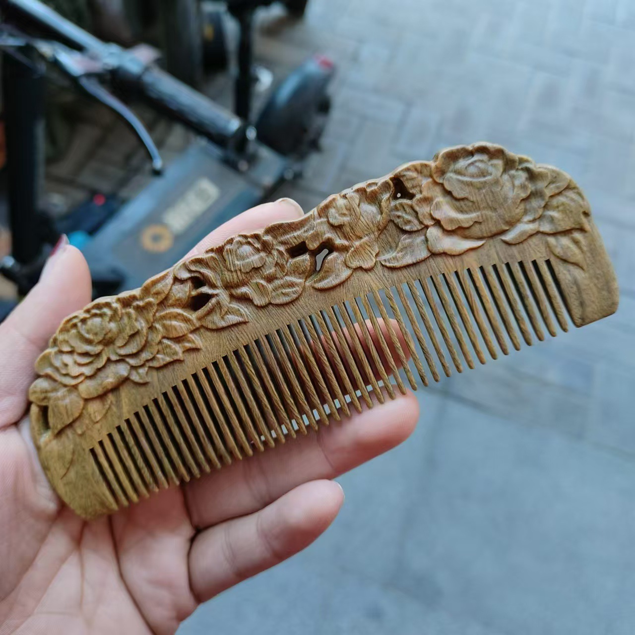 緑檀木両面彫刻磨き木櫛マッサージ保健携帯櫛プレゼントスポットメーカー卸売り