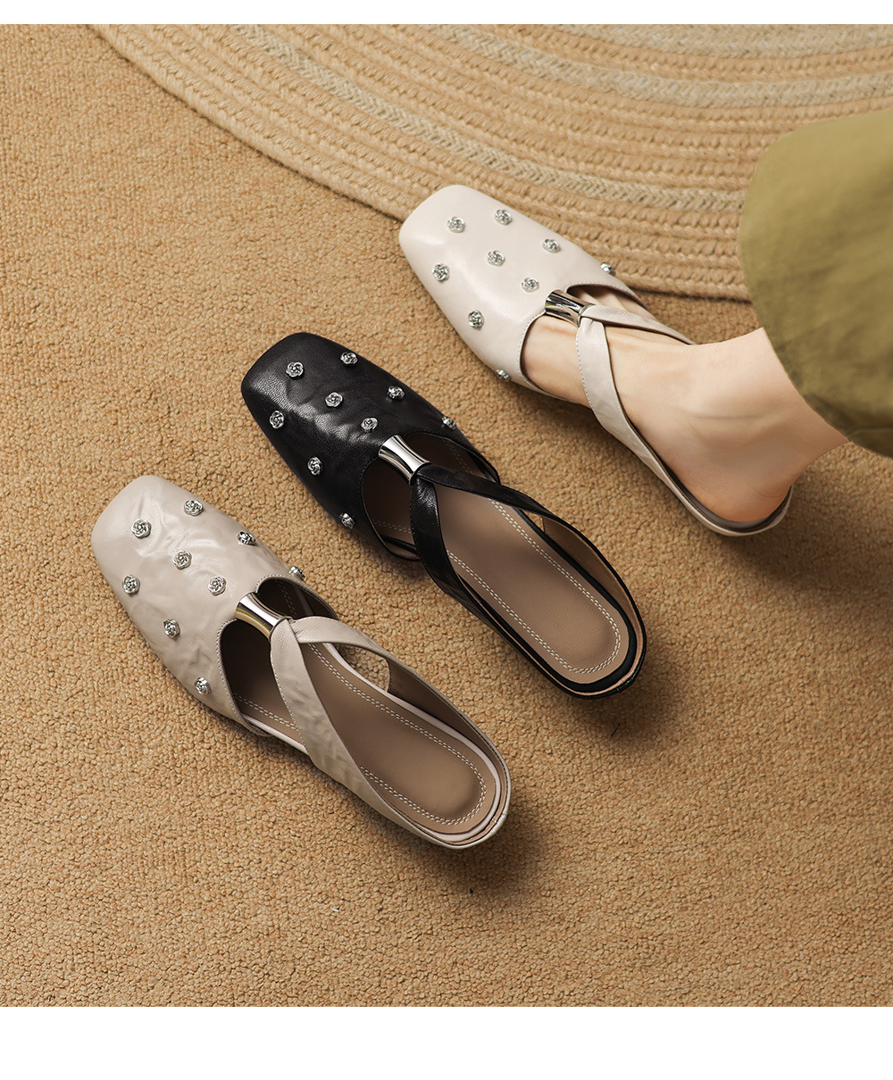 Dép sandal nữ quai chữ V đế bệt da cừu hoa nổi — đen chi tiết 2