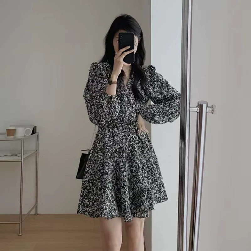 Французский темперамент с длинными рукавами цветочная юбка ранняя осень 2024 новые женские тонкие короткие юбки