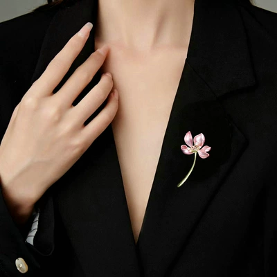 Lotus Brooch, Yaxa sancaqları