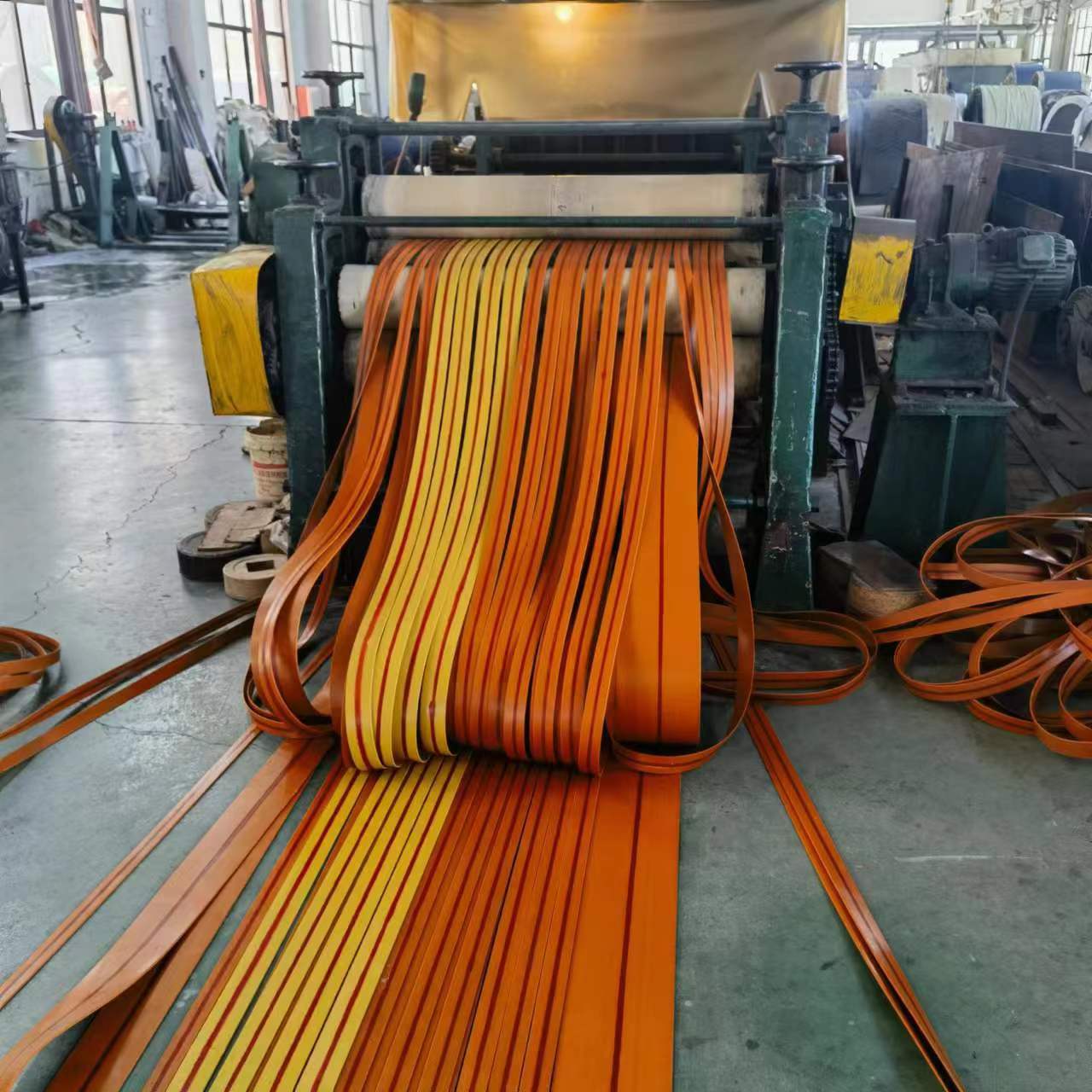 我厂专业生产平胶带，质量优良，价格便宜。