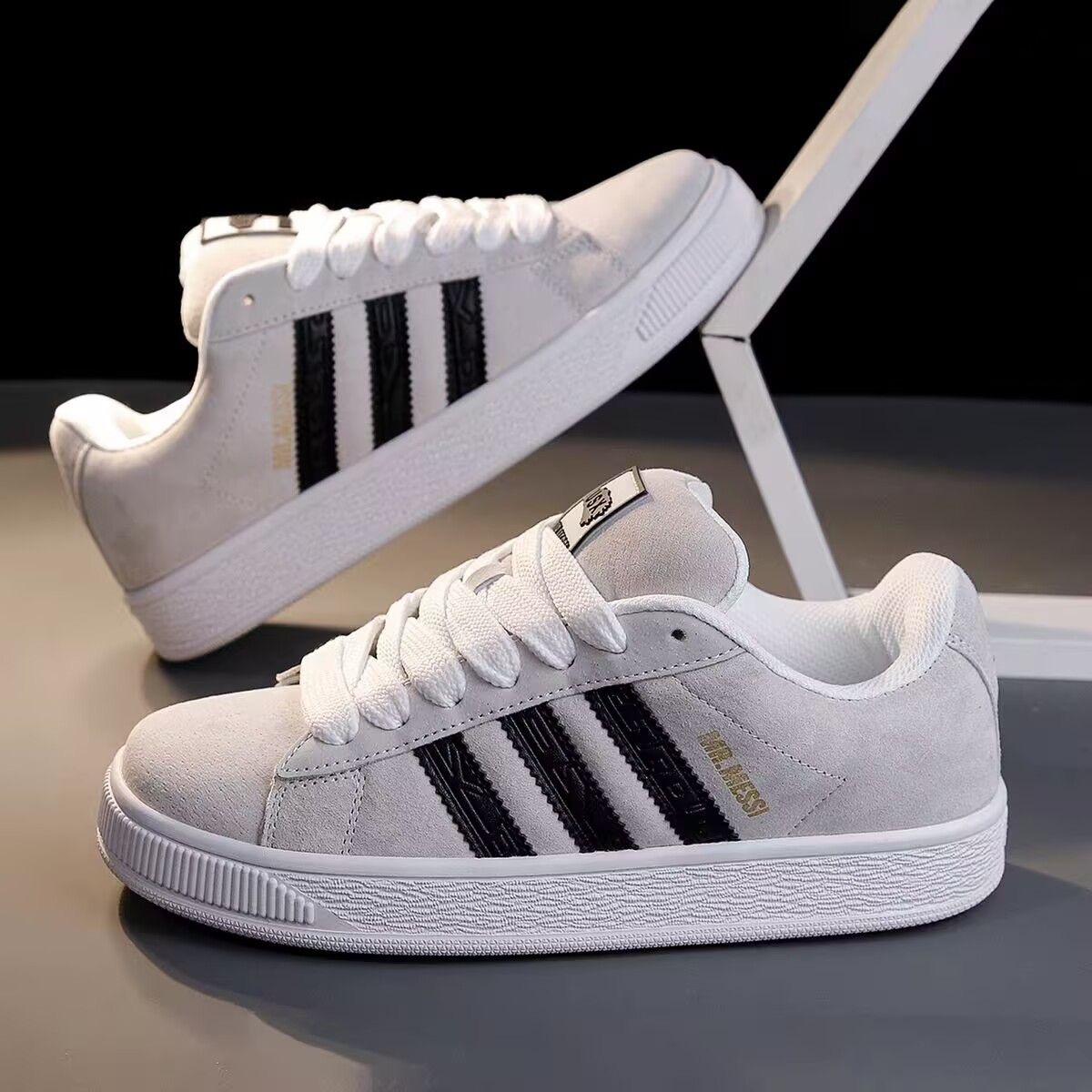 Zapatos gruesos, zapatos de pan, otoño, nuevos zapatos de pareja de aumento de corte bajo, hombres y mujeres, el mismo estilo, zapatillas clásicas retro de la calle