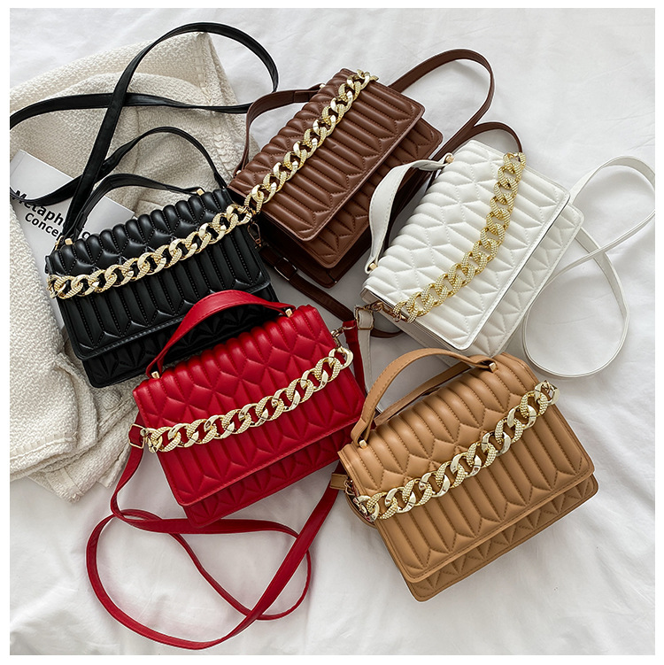 New Fashion Metal Chain Handbag Summer Messenger Bag All-match Small Square Bag display picture 2