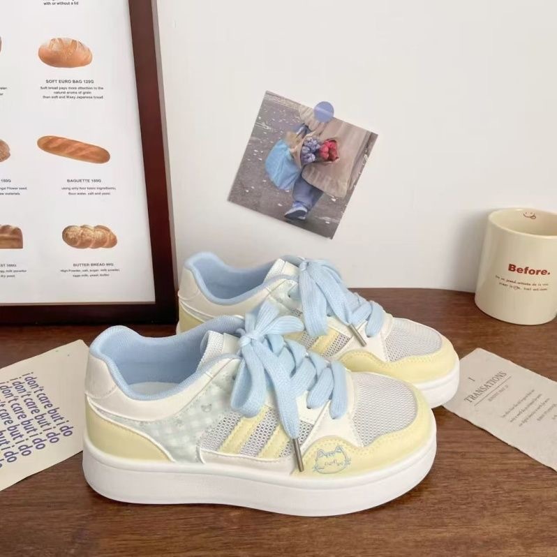 Casual versátil zapatos blancos ligeros de primavera 2026 zapatos de skate de estilo de escuela de viaje de alta calidad zapatos de entrenamiento de mujeres