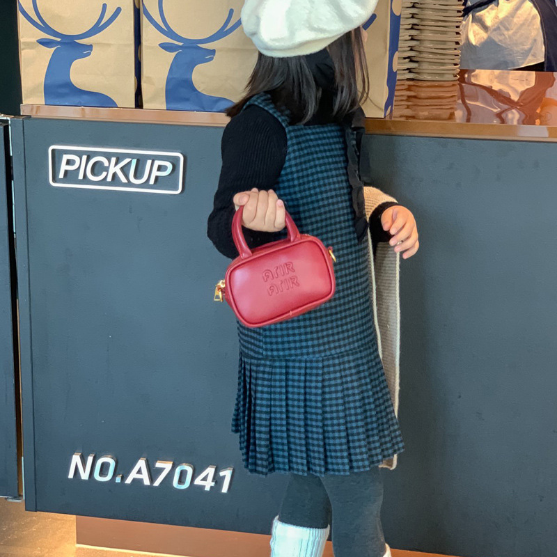 2025 nuevo bolso infantil coreano simple color sólido letras extranjeras bolso bebé mini bolso de bolos para niños