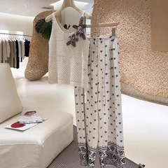 夏に美しい年齢を軽減する衣装、女性用ベージュニットベストプリントワイドレッグパンツスーツの完全なセット、2025新しいスタイル