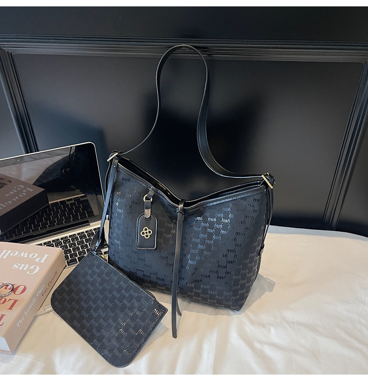 Large-capacity French Tote bag for women 2025 new style, elegant European and American fashionable women's bag, casual shopping and commuting bag undefined